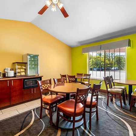 Econo Lodge Inn & Suites Eau Claire Eksteriør billede
