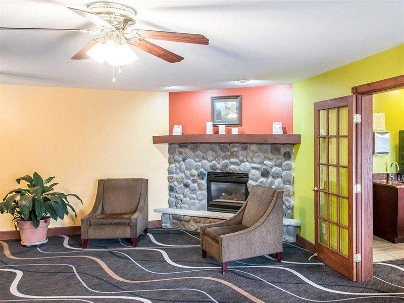 Econo Lodge Inn & Suites Eau Claire Eksteriør billede