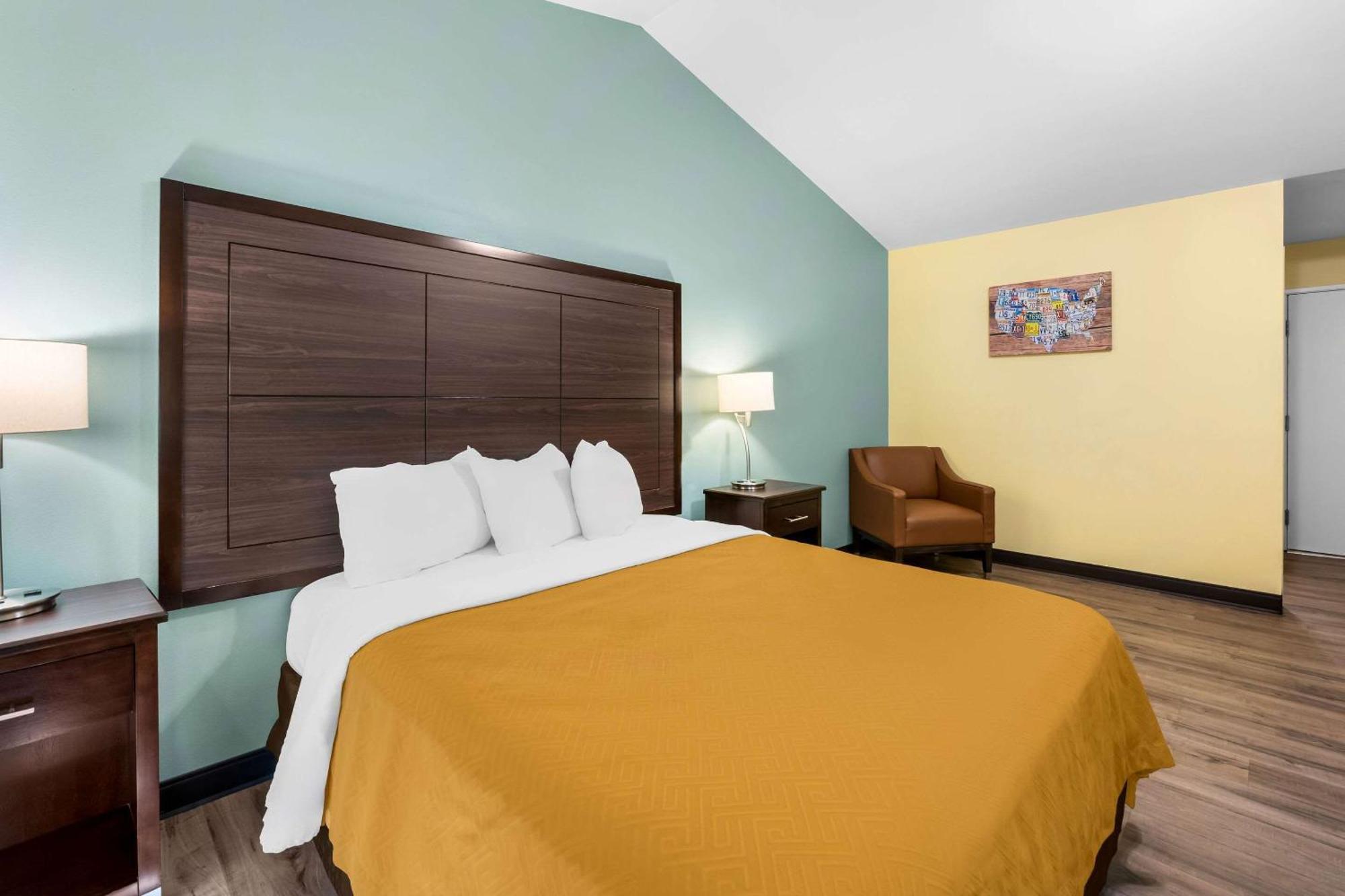 Econo Lodge Inn & Suites Eau Claire Eksteriør billede