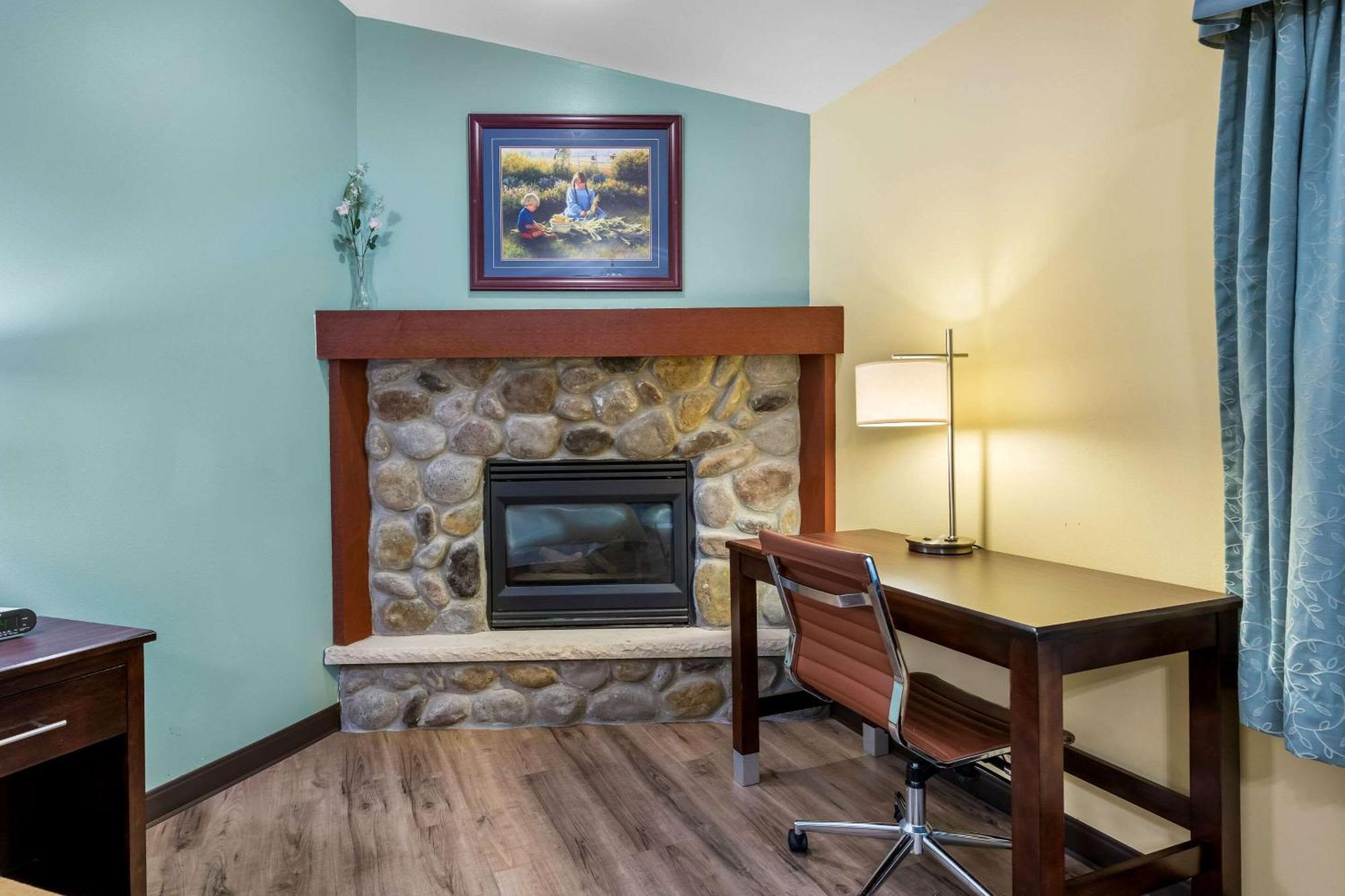 Econo Lodge Inn & Suites Eau Claire Eksteriør billede