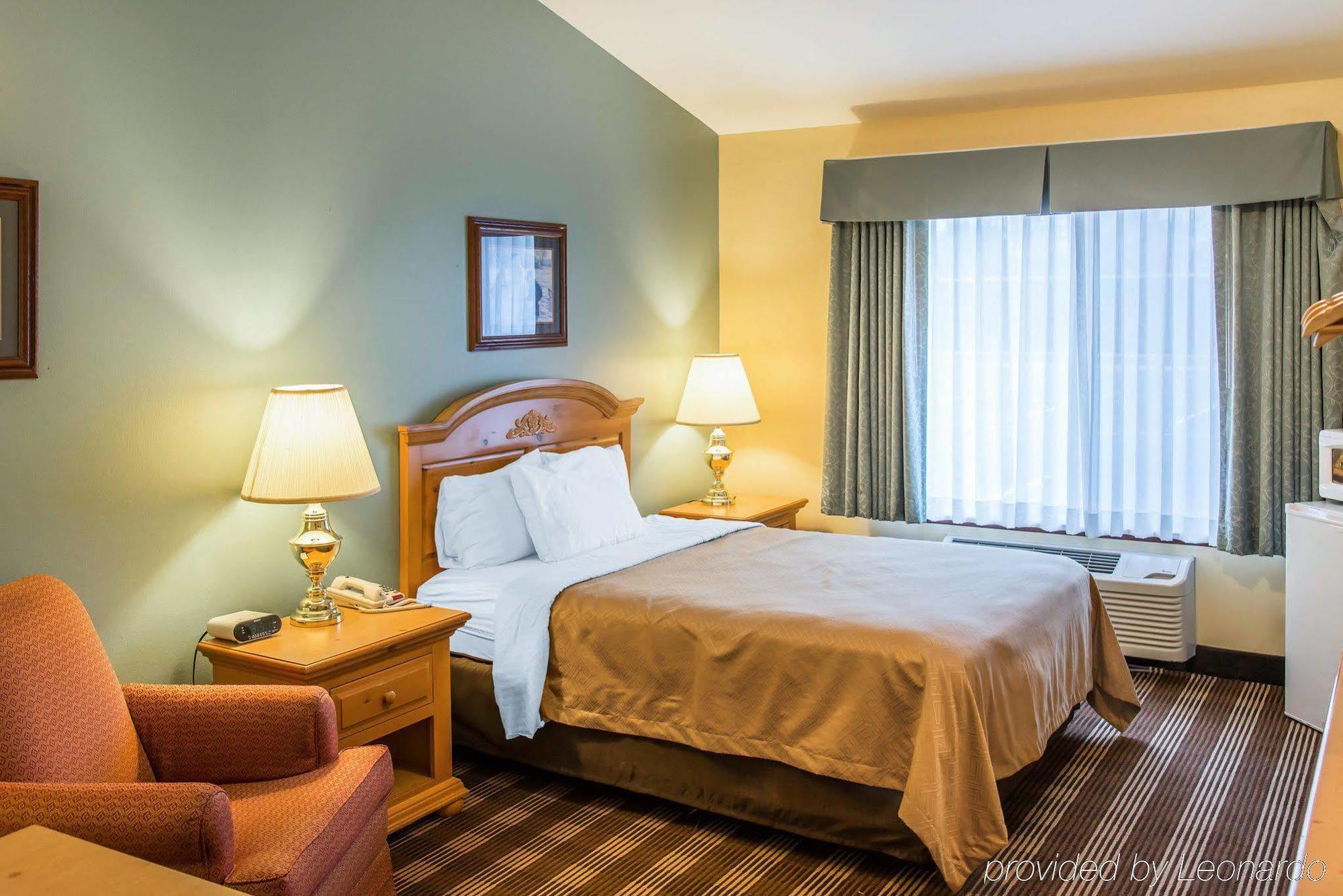 Econo Lodge Inn & Suites Eau Claire Eksteriør billede