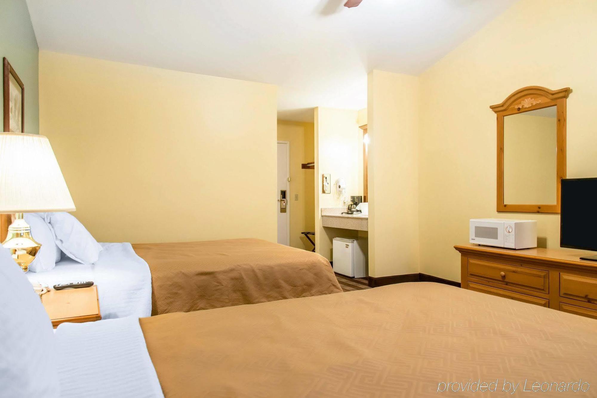 Econo Lodge Inn & Suites Eau Claire Eksteriør billede