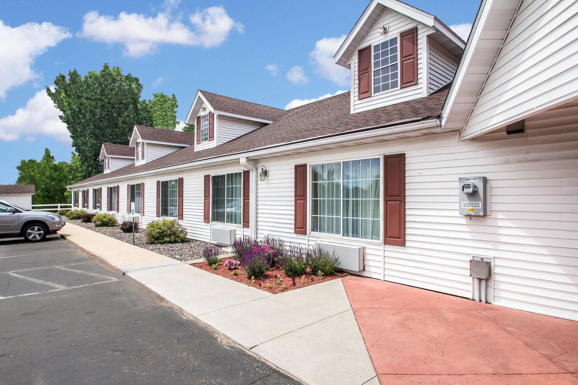 Econo Lodge Inn & Suites Eau Claire Eksteriør billede