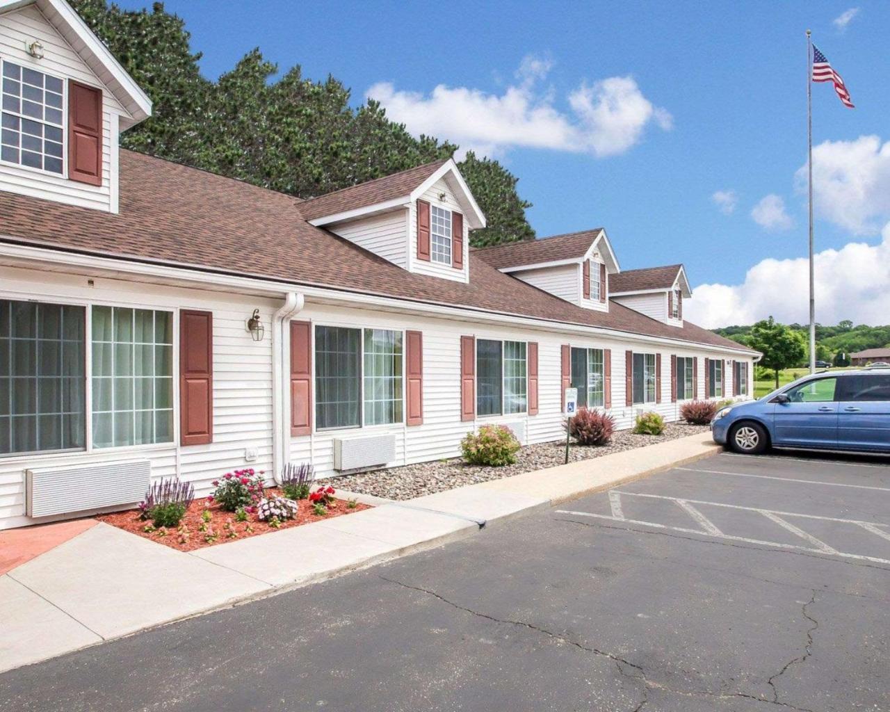 Econo Lodge Inn & Suites Eau Claire Eksteriør billede