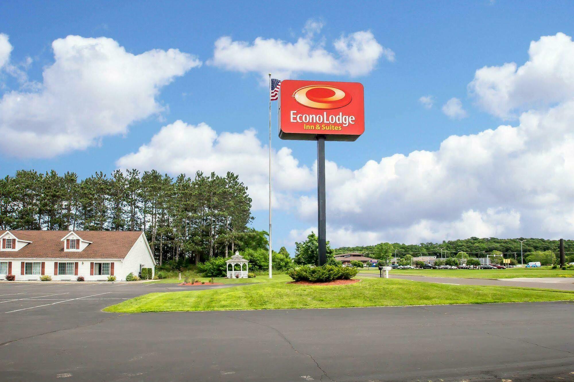 Econo Lodge Inn & Suites Eau Claire Eksteriør billede