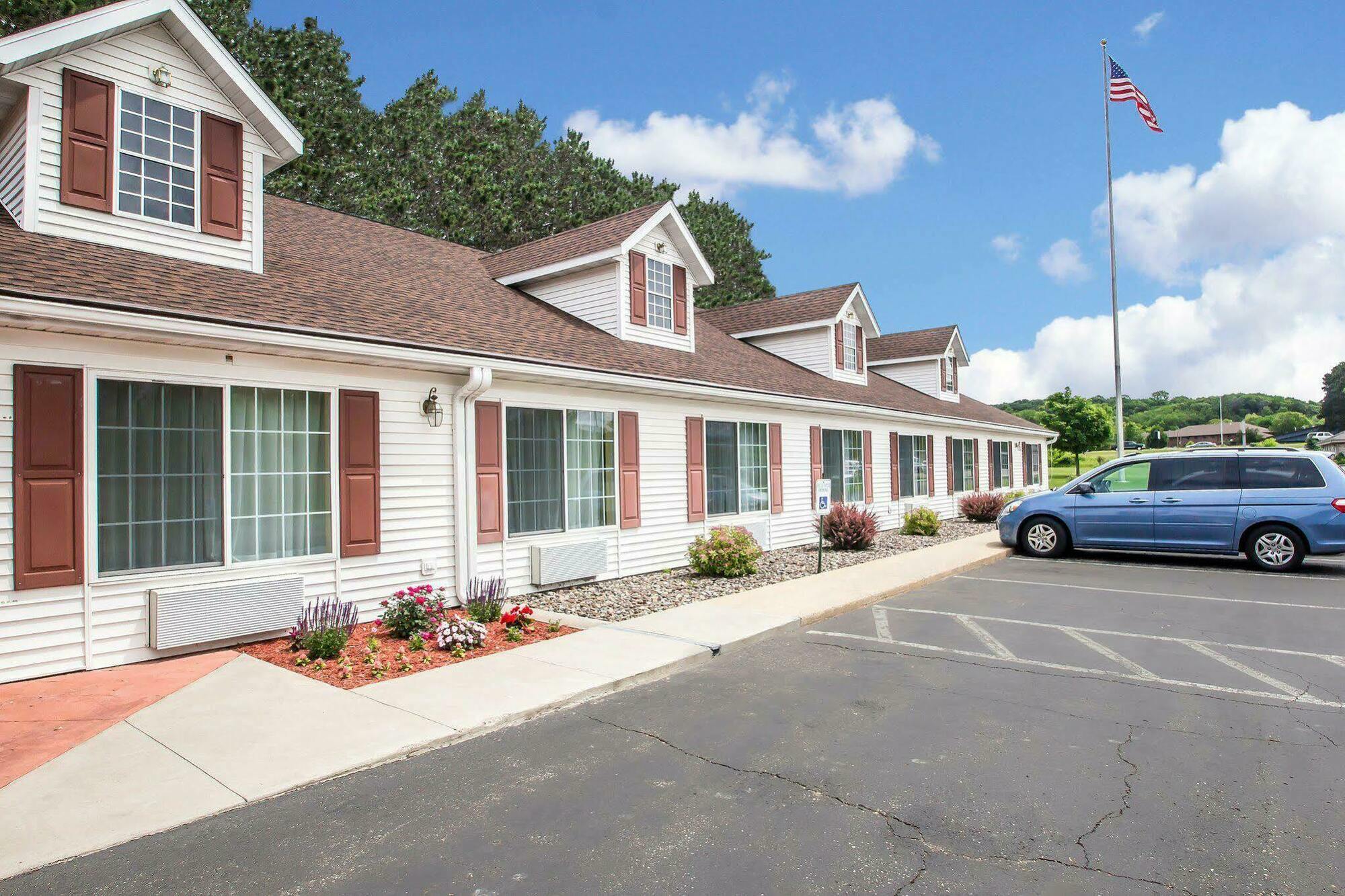 Econo Lodge Inn & Suites Eau Claire Eksteriør billede