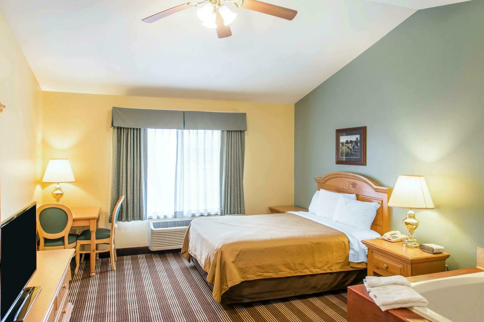 Econo Lodge Inn & Suites Eau Claire Eksteriør billede