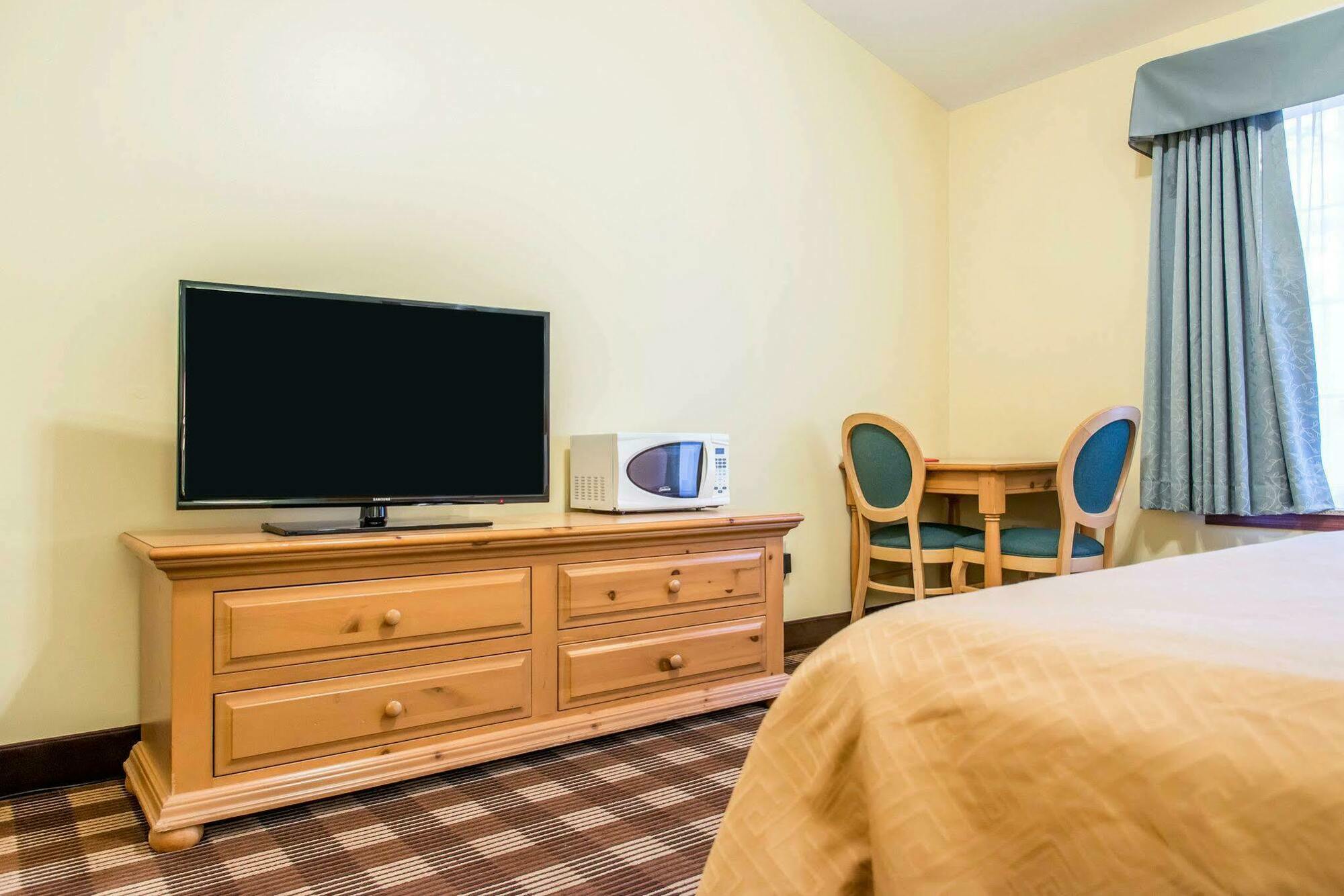 Econo Lodge Inn & Suites Eau Claire Eksteriør billede